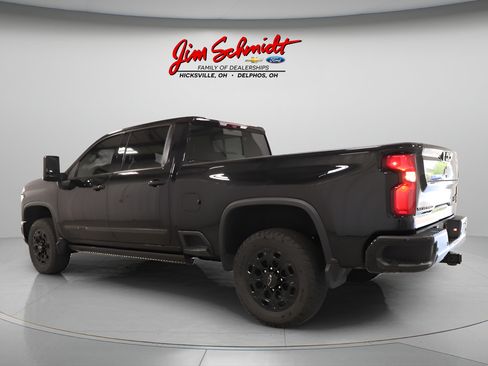 Used 2024 Chevrolet Silverado 2500 High Country w/ High Country Premium Package AWD/4WD image 3