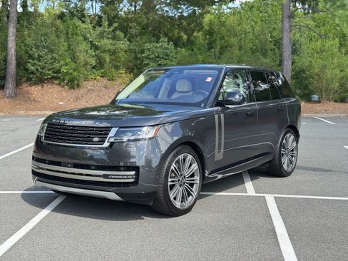 Used 2023 Land Rover Range Rover SE AWD/4WD image 4