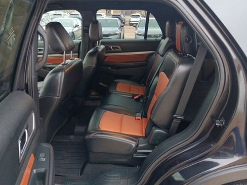 Used 2019 Ford Explorer XLT w/ Equipment Group 202A image 26