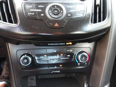Used 2017 Ford Focus SE FWD image 14