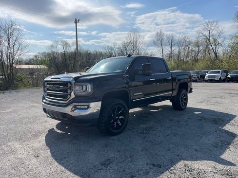 Used 2018 GMC Sierra 1500 SLT w/ Black Pack image 3
