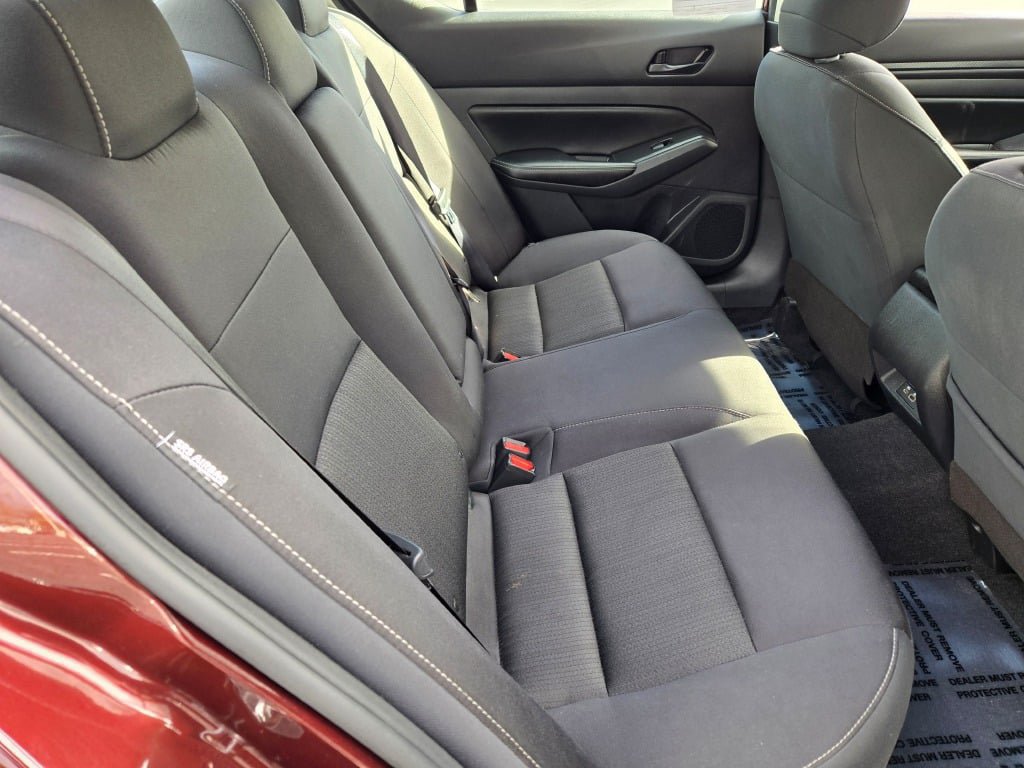 Used 2024 Nissan Altima 2.5 SV FWD image 9
