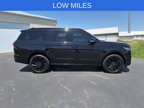 Used 2025 Lincoln Navigator Reserve w/ Jet Appearance Package AWD/4WD image 3