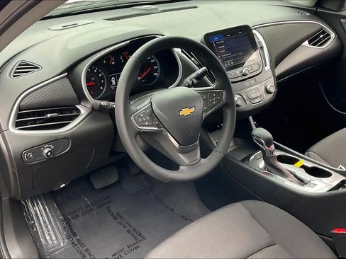 Used 2025 Chevrolet Malibu RS FWD image 17