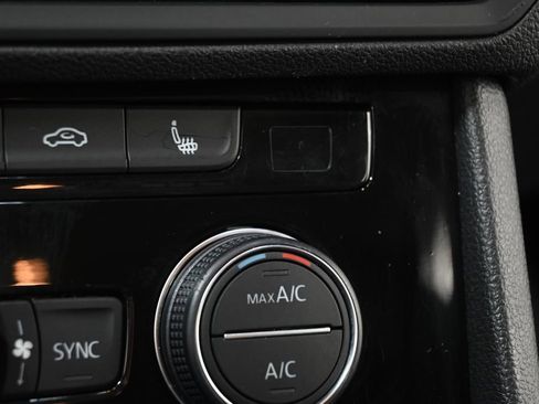 Used 2019 Volkswagen Jetta R-Line image 29