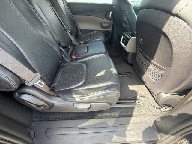 Used 2025 Kia Carnival EX FWD image 15