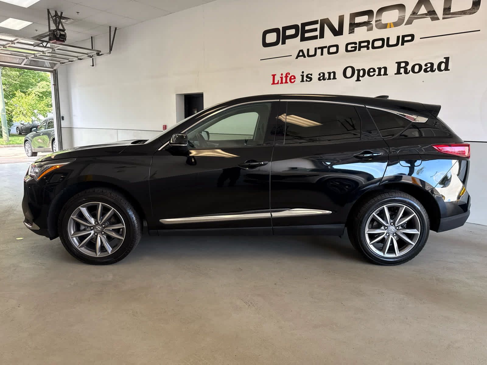 Used 2024 Acura RDX w/ Technology Package AWD/4WD image 4