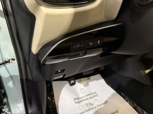Used 2022 Toyota Prius XLE image 12