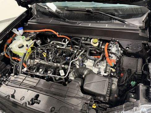 New 2026 Ford Maverick Lariat w/ Black Appearance Package image 29