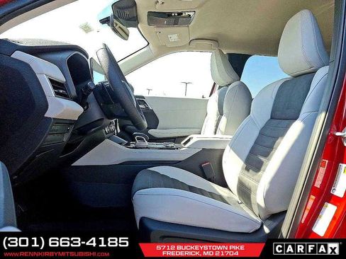 New 2025 Mitsubishi Outlander SE image 9