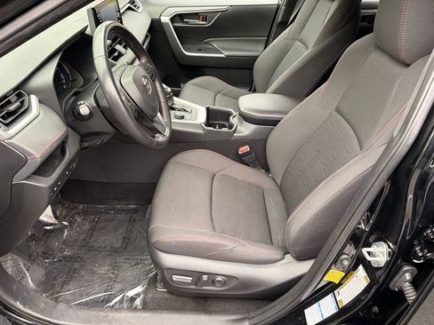 Used 2022 Toyota RAV4 SE w/ Weather & Moonroof Package AWD/4WD image 9
