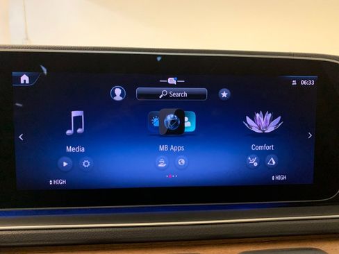 Used 2024 Mercedes-Benz GLE 350 4MATIC w/ AMG Line Exterior image 25