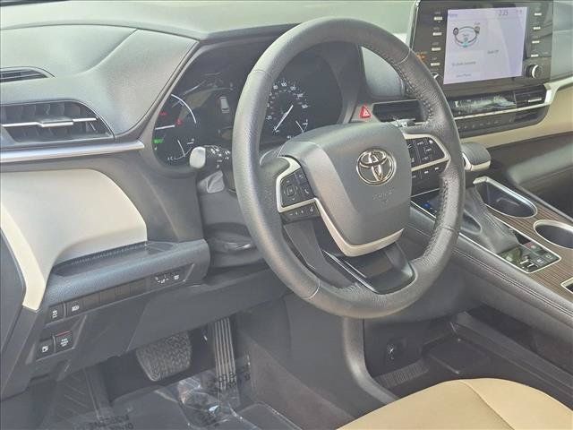 Used 2023 Toyota Sienna XLE FWD image 10