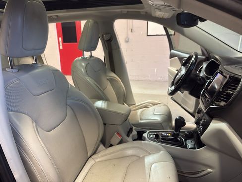 Used 2019 Jeep Cherokee Limited AWD/4WD image 22
