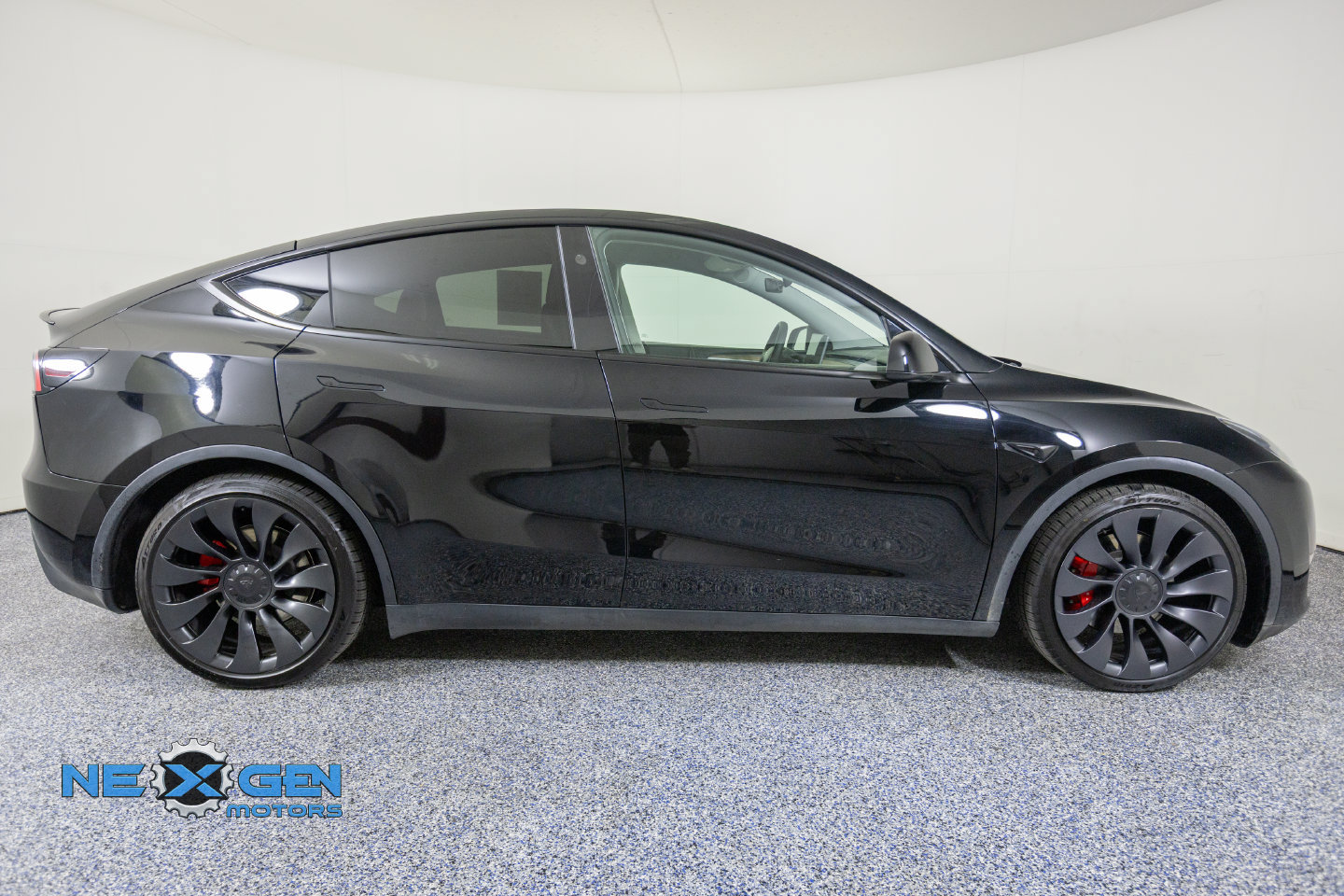Used 2024 Tesla Model Y Performance AWD/4WD image 9
