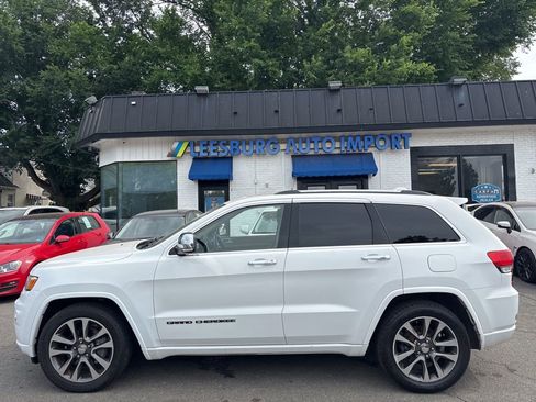 Used 2018 Jeep Grand Cherokee Overland AWD/4WD image 4