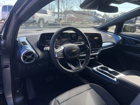 New 2026 Chevrolet Equinox EV LT AWD/4WD image 17