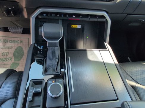 Used 2024 Toyota Tundra Platinum AWD/4WD image 19
