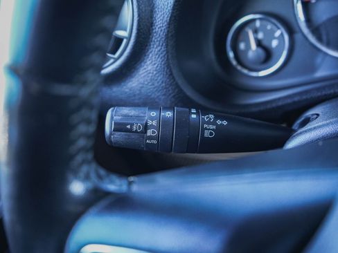 Used 2017 Jeep Wrangler Unlimited Sahara w/ Connectivity Group image 17