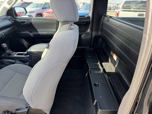 Used 2017 Toyota Tacoma SR image 12