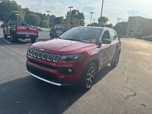 Used 2025 Jeep Compass Limited AWD/4WD image 9