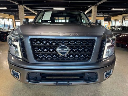 Used 2017 Nissan Titan PRO-4X w/ Pro-4x Convenience Package AWD/4WD image 2