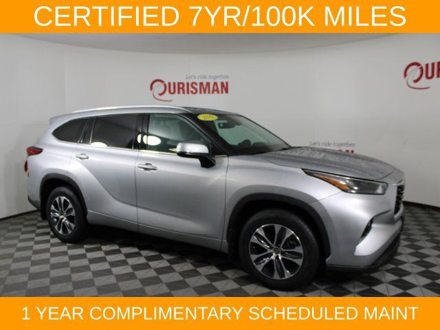 Used 2022 Toyota Highlander XLE AWD/4WD image 9
