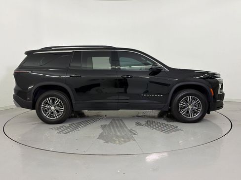 Used 2026 Chevrolet Traverse LT FWD image 8