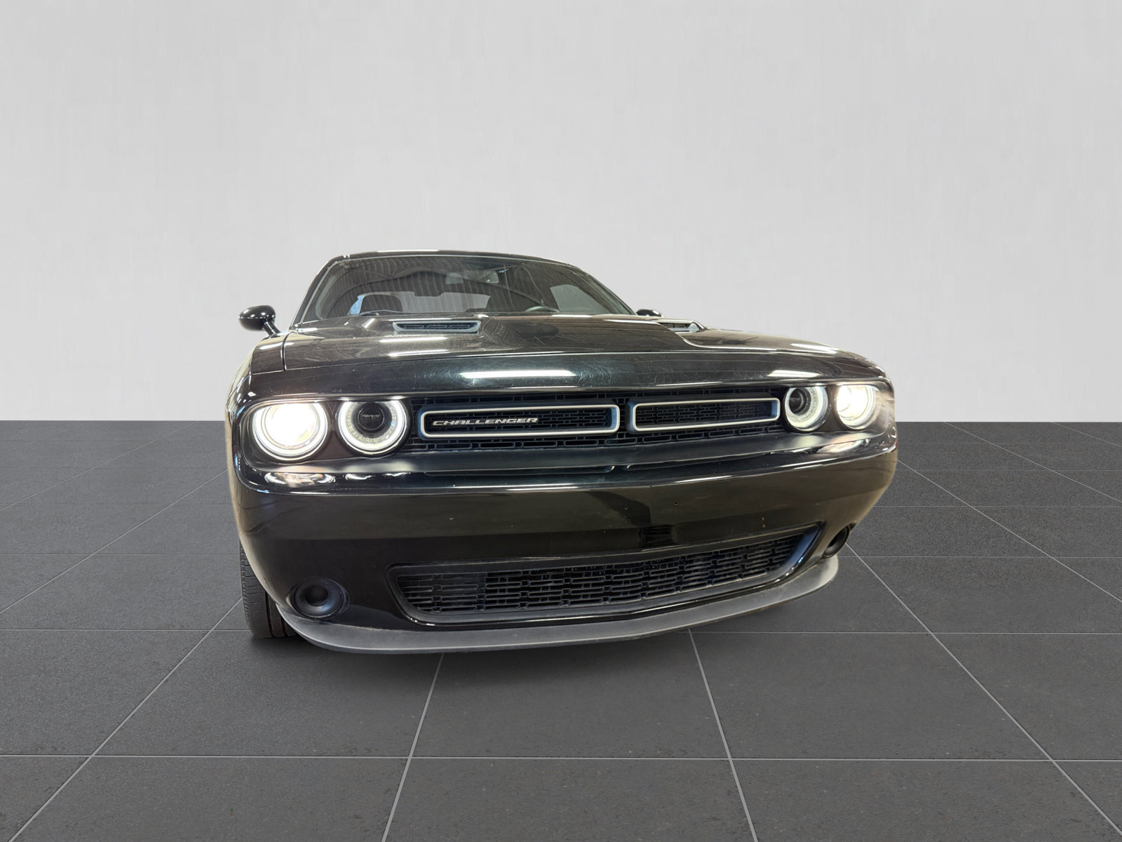 Used 2019 Dodge Challenger SXT RWD image 37