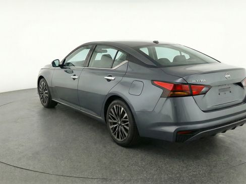 Used 2025 Nissan Altima 2.5 SV FWD image 6