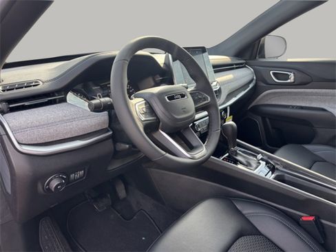 New 2026 Jeep Compass Latitude image 11