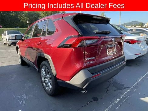 Used 2022 Toyota RAV4 XLE Premium AWD/4WD image 4