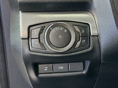 Used 2018 Ford Explorer XLT w/ Equipment Group 202A AWD/4WD image 16