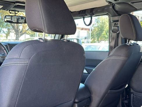 Used 2018 Jeep Wrangler Unlimited Sahara image 26