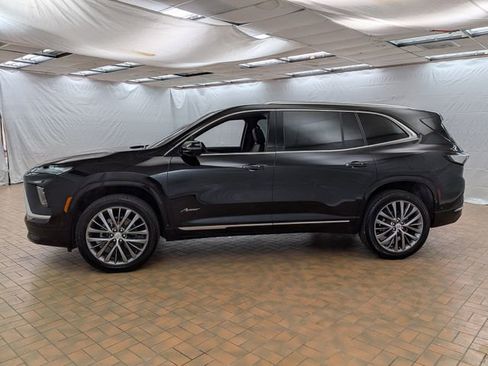 Used 2025 Buick Enclave Avenir w/ Super Cruise Package image 4