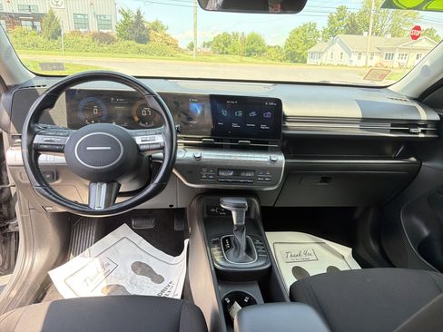 Used 2025 Hyundai Kona SEL AWD/4WD image 14