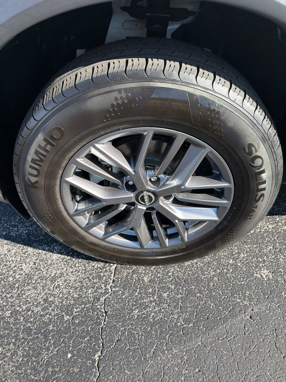 Used 2024 Nissan Rogue S AWD/4WD image 9