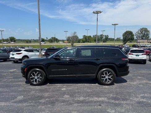 Used 2023 Jeep Grand Cherokee L Limited AWD/4WD image 2