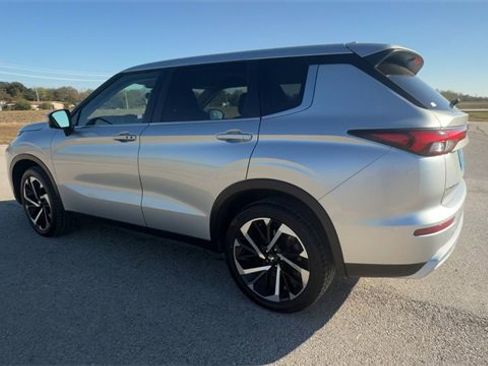 Used 2024 Mitsubishi Outlander SE image 6
