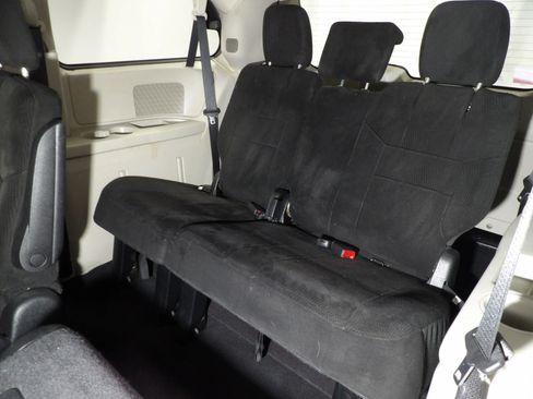 Used 2013 Dodge Grand Caravan SXT FWD image 12