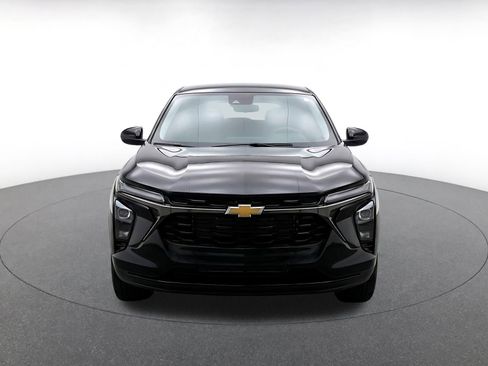 Used 2025 Chevrolet Trax LT FWD image 2