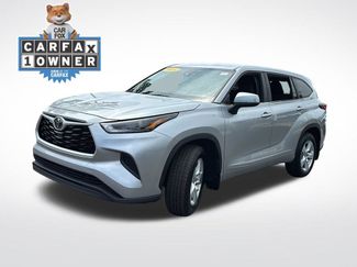 Used 2023 Toyota Highlander L FWD video 3