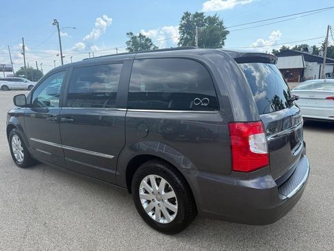 Used 2015 Chrysler Town & Country Touring FWD image 6