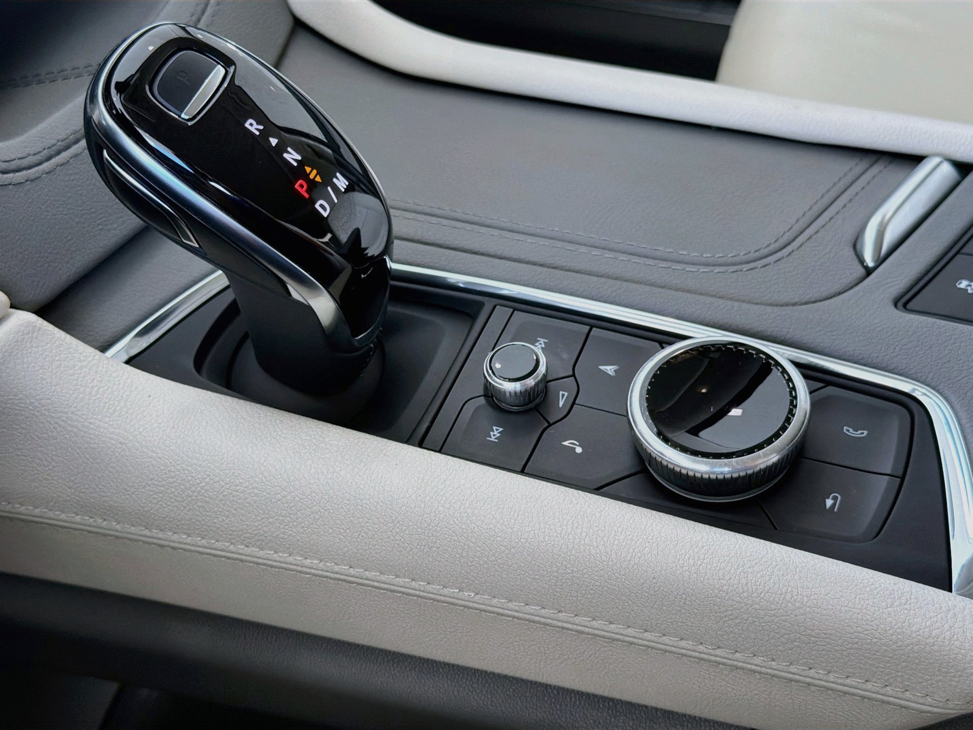 Certified 2023 Cadillac XT5 Premium Luxury FWD image 30