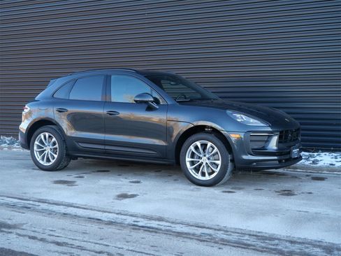 Certified 2025 Porsche Macan image 28