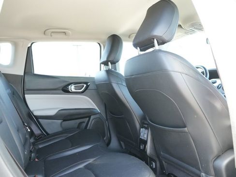 Used 2022 Jeep Compass Limited image 14