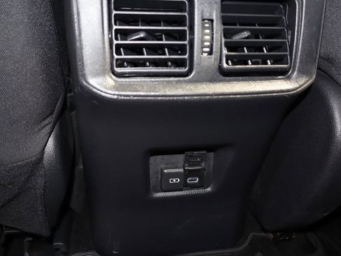 Used 2022 Toyota RAV4 XLE AWD/4WD image 14