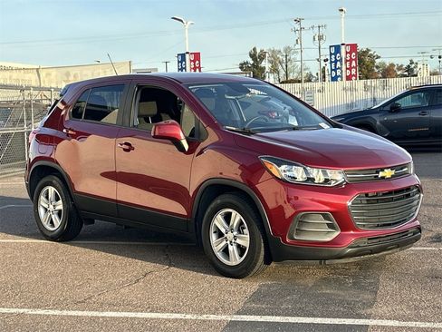 Used 2021 Chevrolet Trax LS w/ Tint and Cruise Package image 2