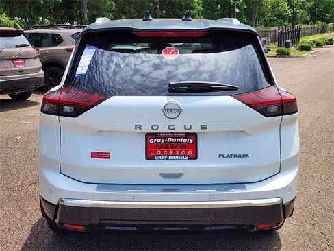 New 2025 Nissan Rogue Platinum w/ Tech Package image 4
