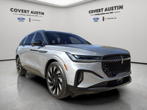 Certified 2024 Lincoln Nautilus Reserve w/ Equipment Group 202A image 7